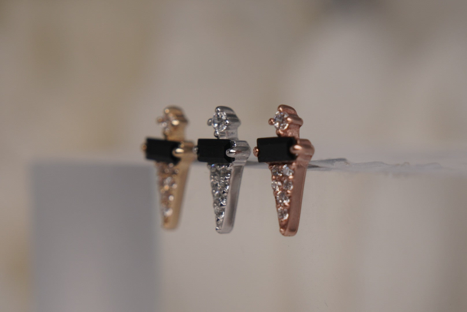 Dystrikt with Black Spinel