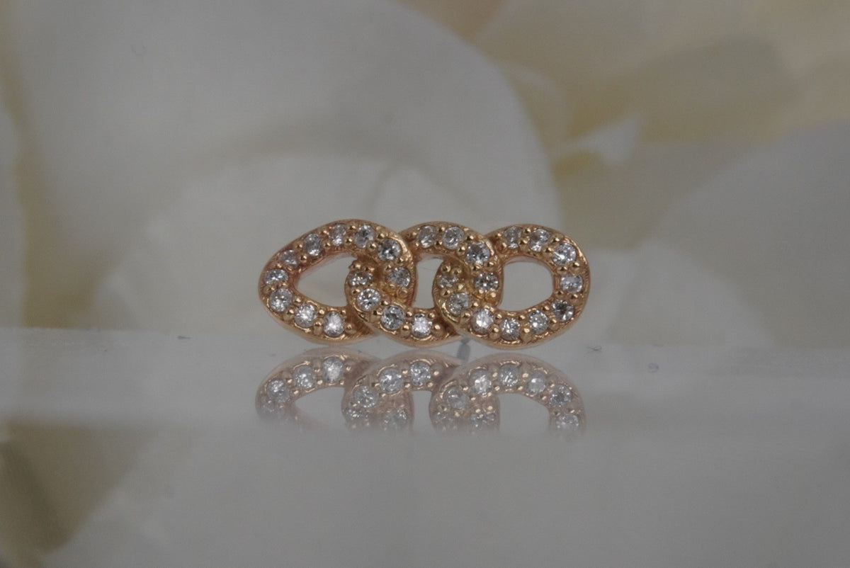 Front view of Buddha Jewelry’s “Chainlink” in 14k yellow gold, featuring interlocking links covered with pavé-set genuine diamonds.