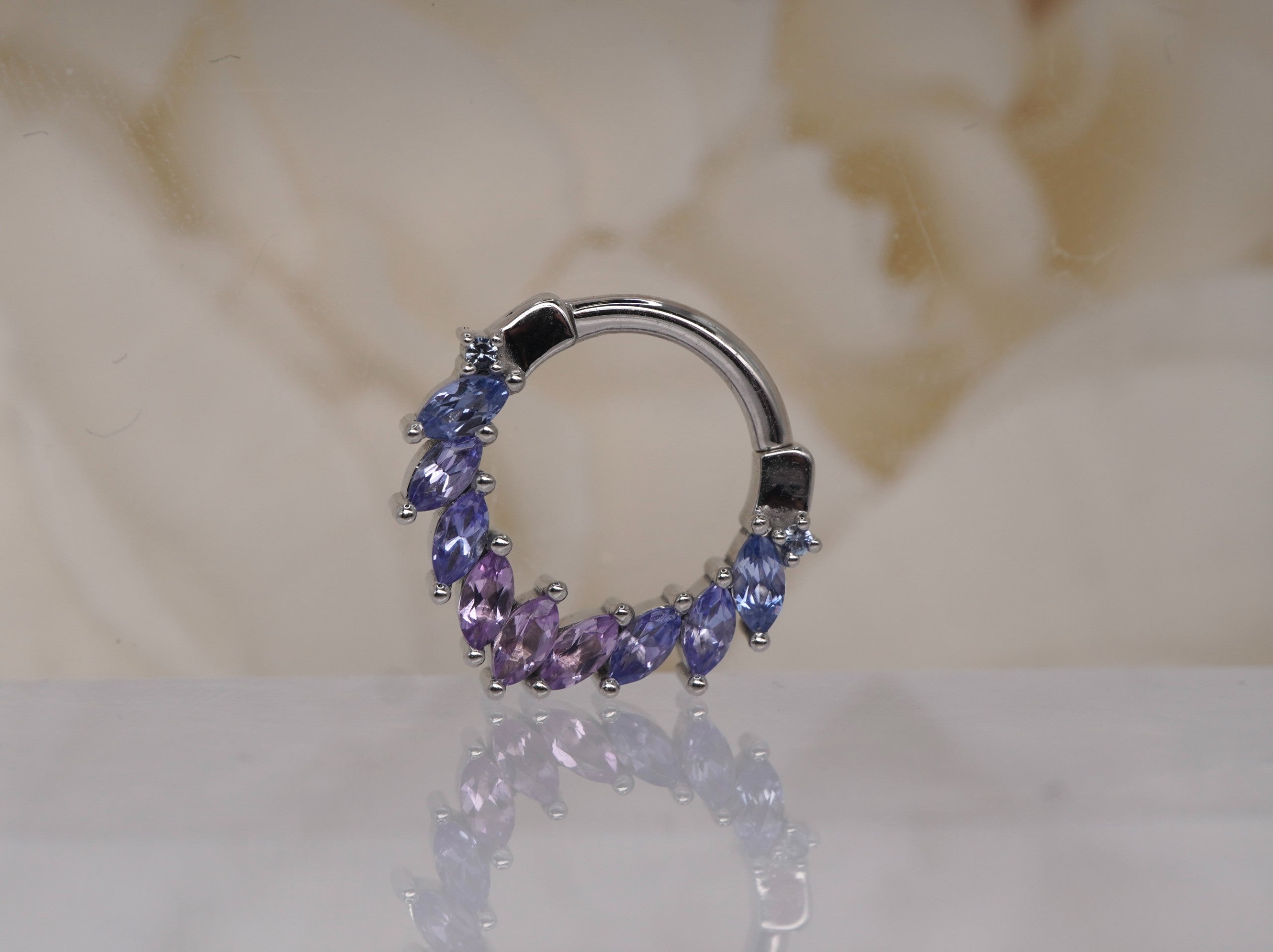 Maeve Clicker in White Gold