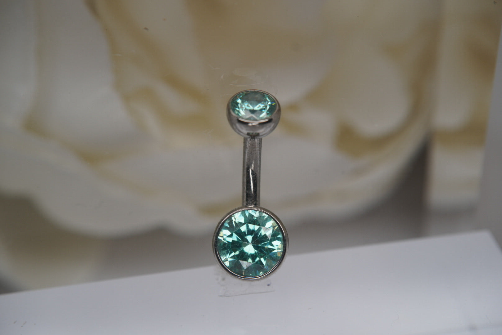 Fancy Light Green Crystal Navel in a Bezel Setting  (4mm/6mm)