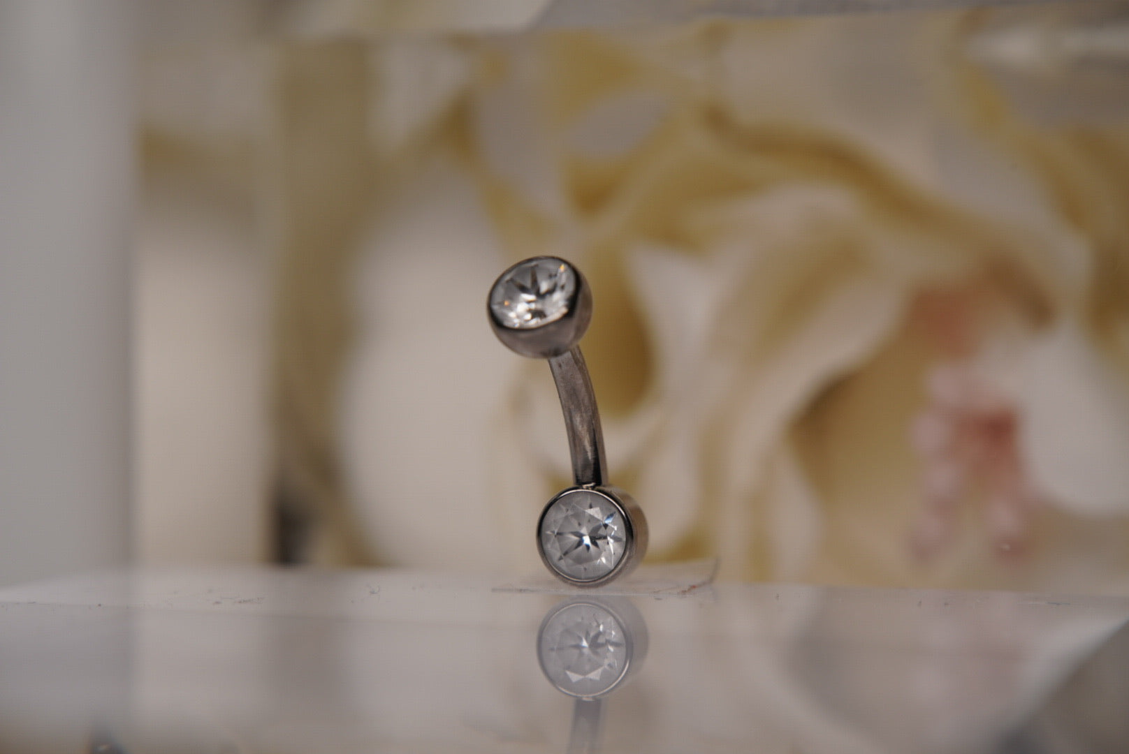 Geo Star Crystal Navel in a Bezel Setting  (4mm/4mm)