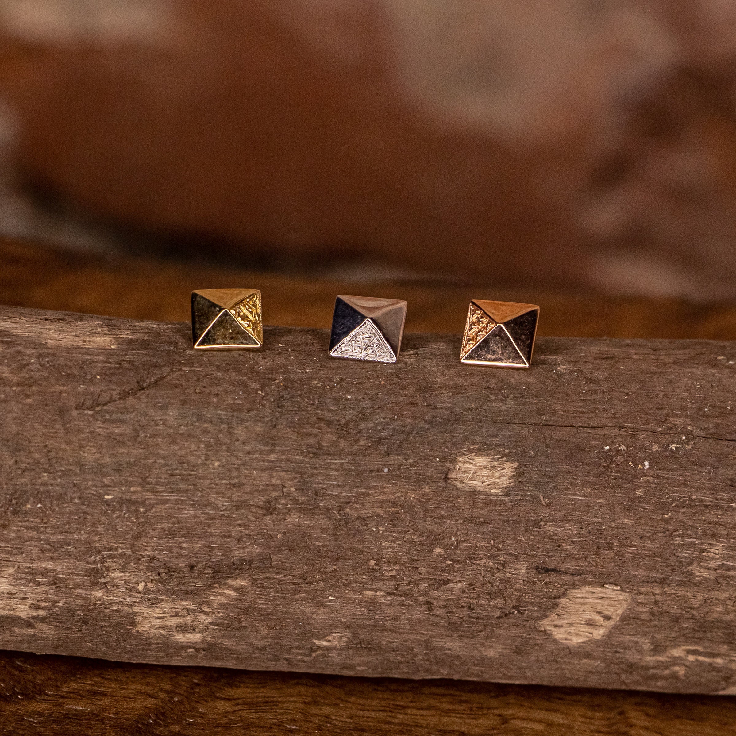 Pyramid in Yellow Gold with Indentions on One Portion