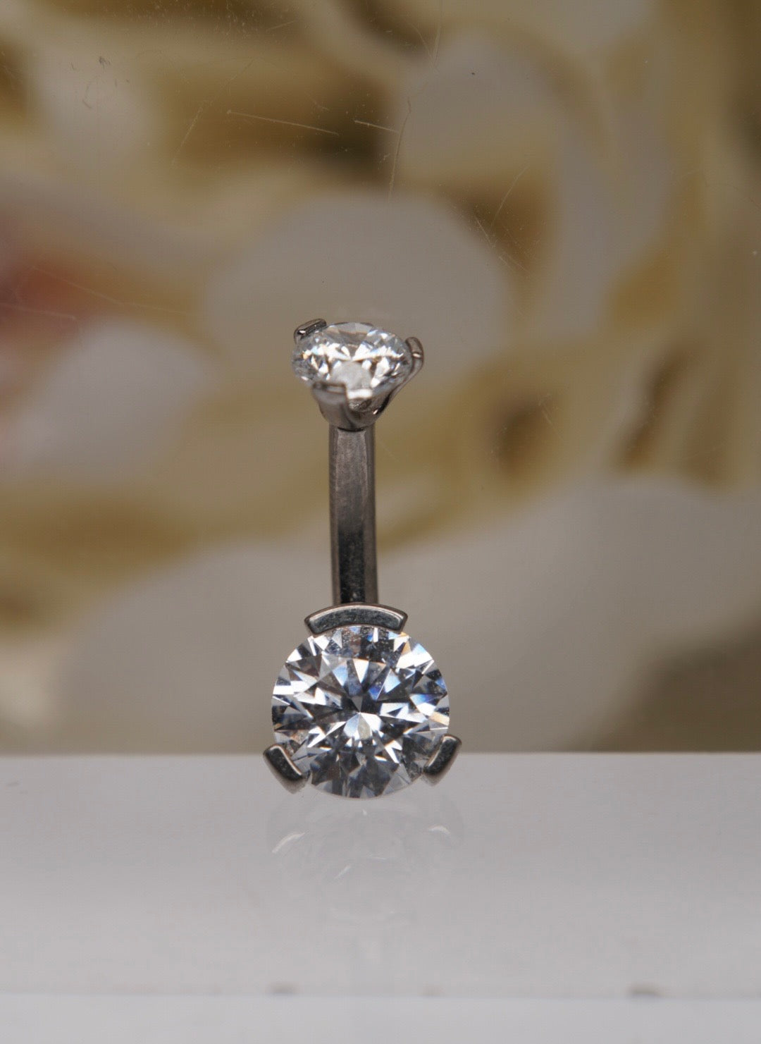 12g White Crystal Navel in a Prong Setting (4mm/6mm)