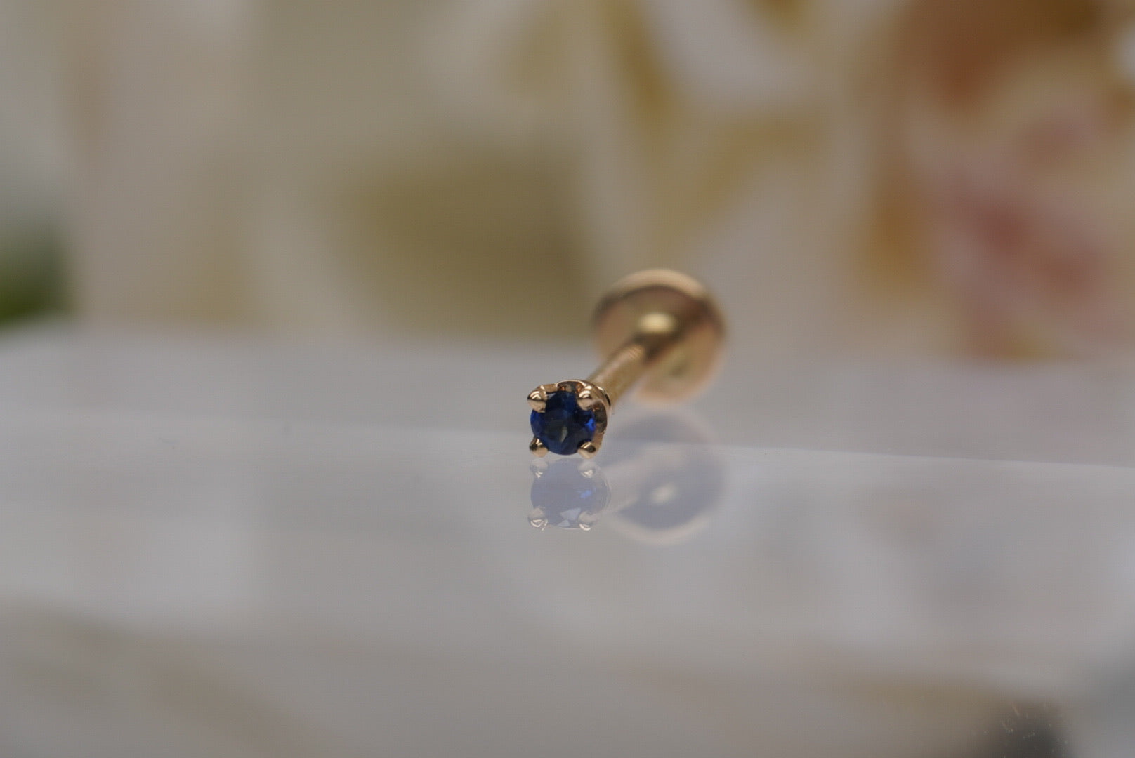 Sapphire Crystal Prong in Yellow Gold with 16g Backing