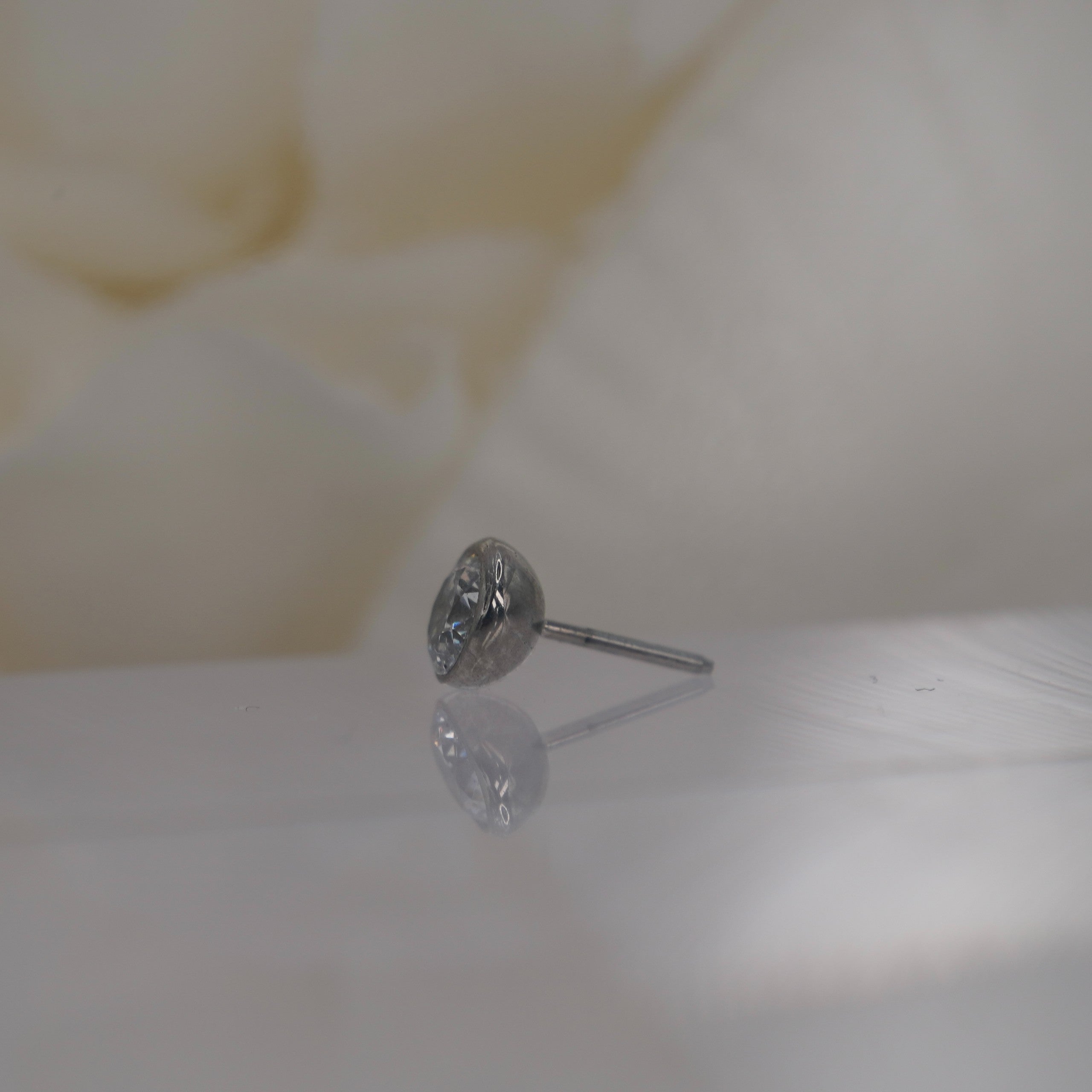 Round Bezel - White Crystal