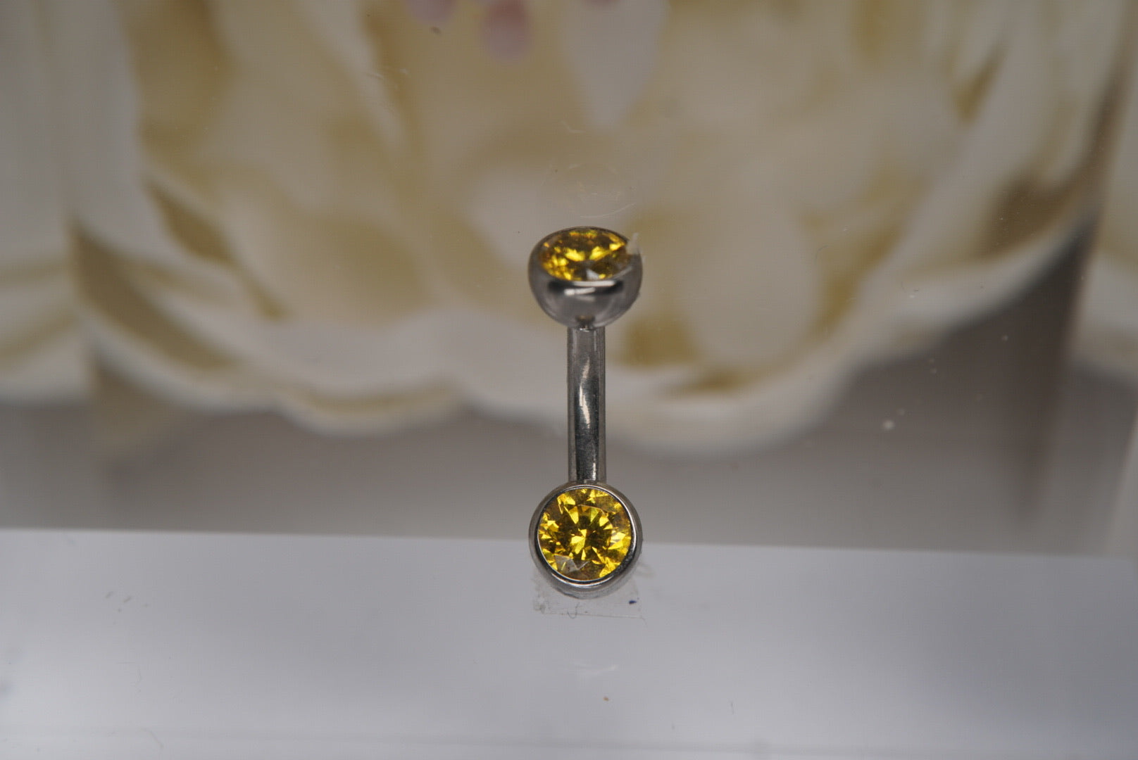 Yellow Crystal Navel in a Bezel Setting (4mm/4mm)