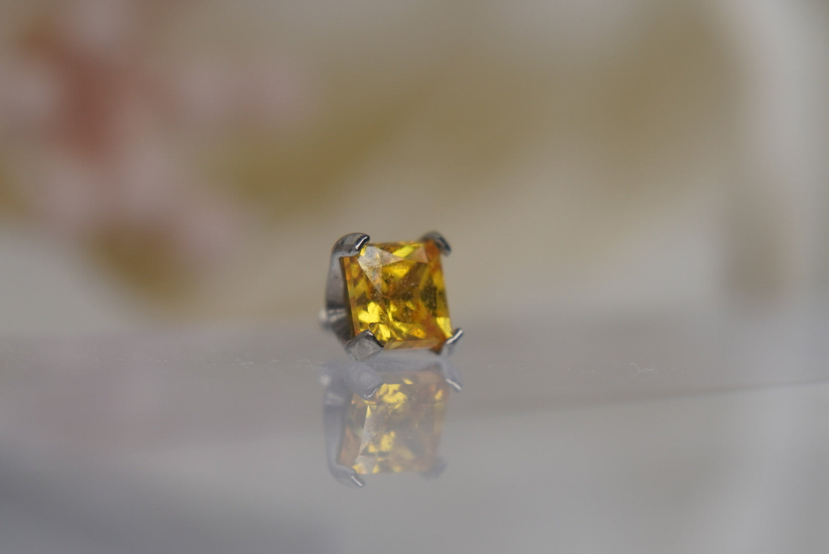 Princess Cut 16g/18g- Yellow Crystal