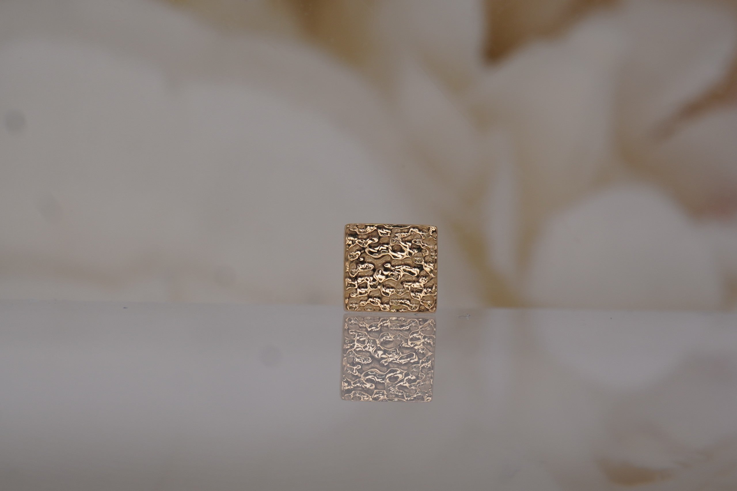 Hammered Square 4mm