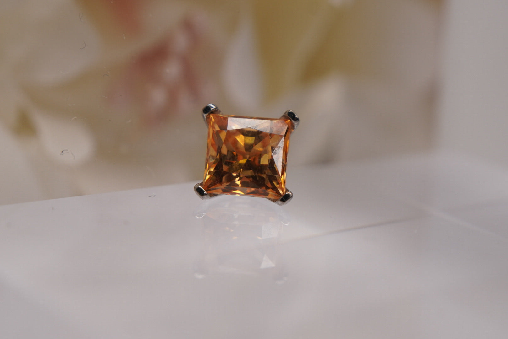 Princess Cut Amber in 12/14g 6mm