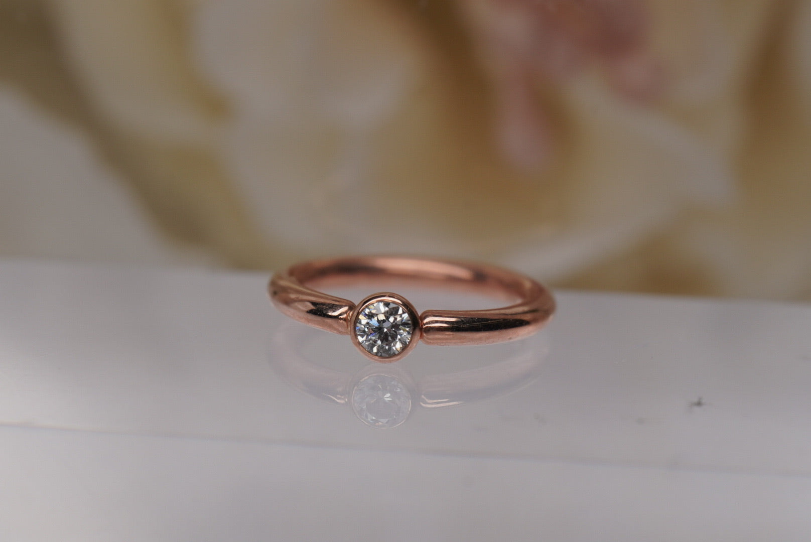 18g Side Facing Gem Ring in Gold