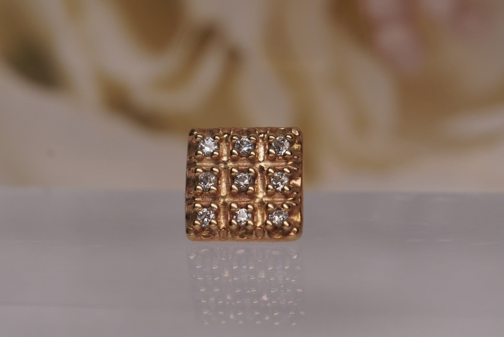 Square Illusion in Gold