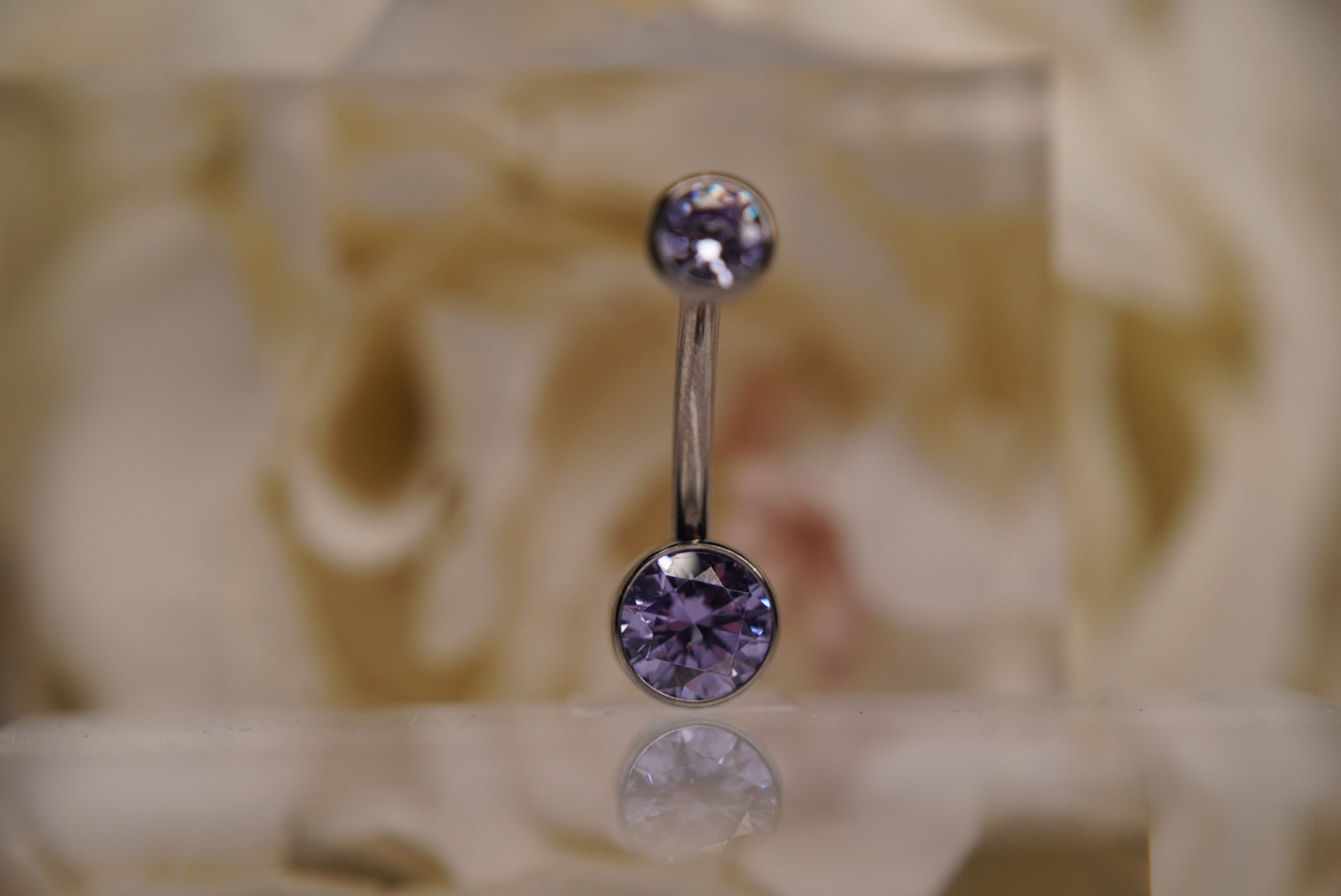 Lavender Crystal Navel in a Bezel Setting  (4mm/6mm)