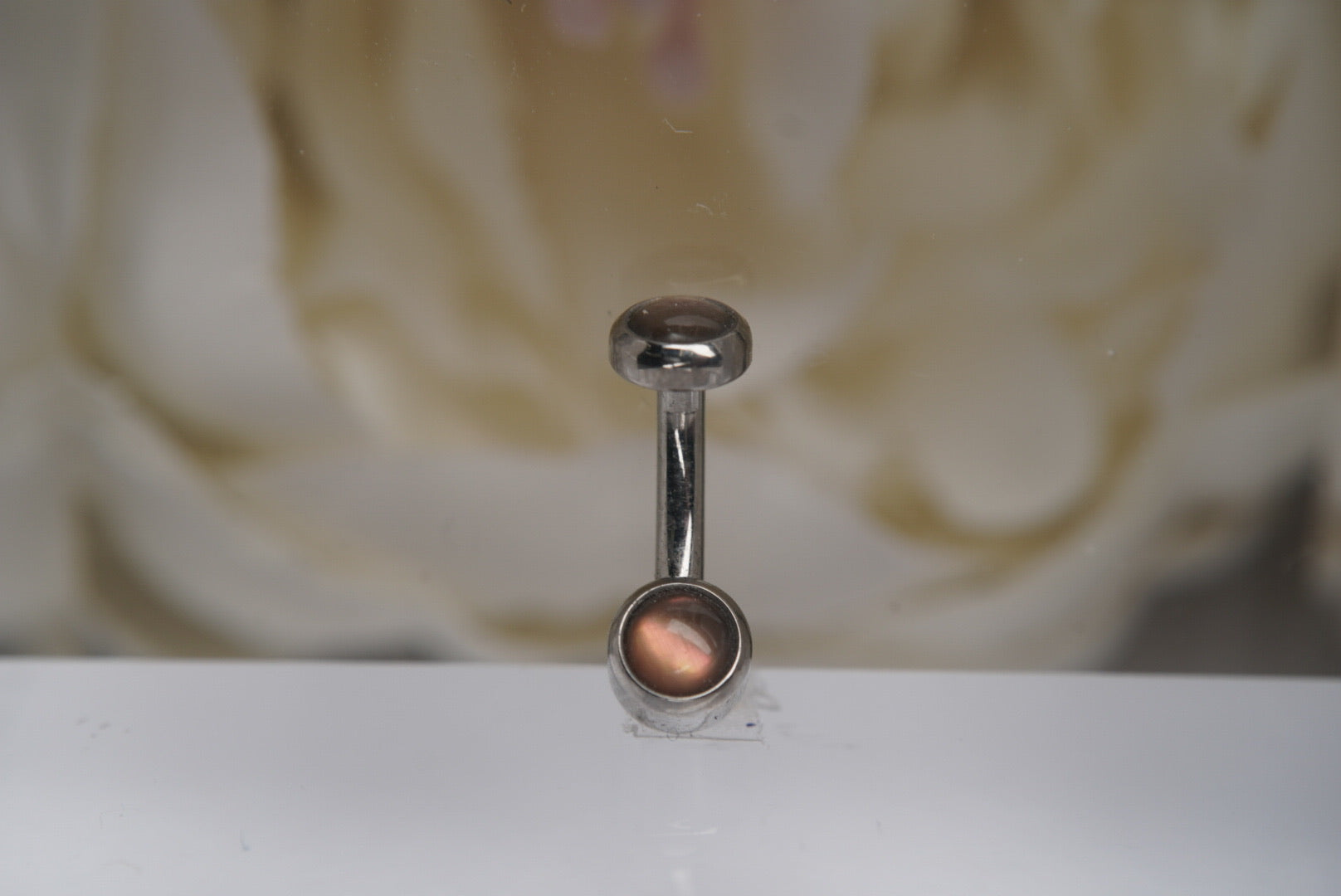 Black Mother of Pearl Navel in a Bezel Setting (4mm/4mm)