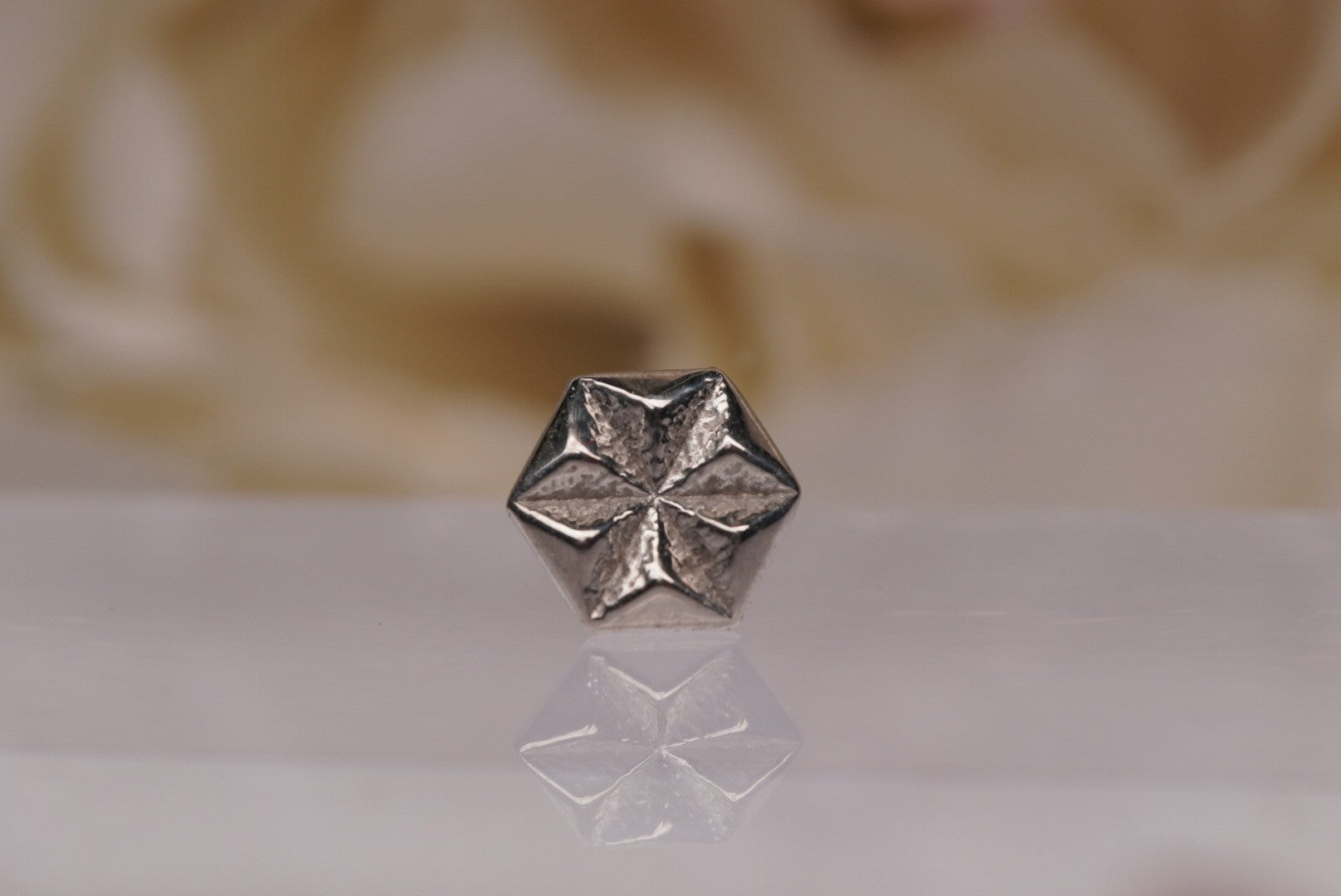 Hex-Star in Gold