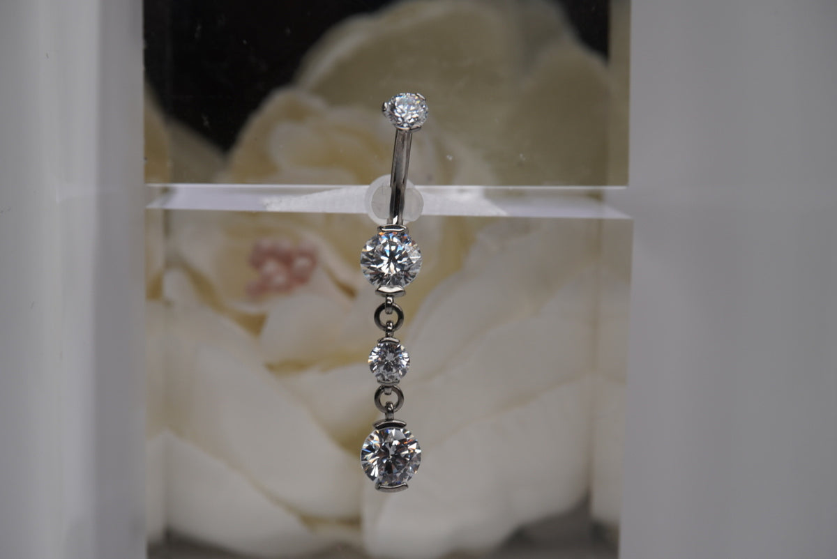 Navel Dangle in a Prong Setting  (6mm/4mm/6mm) white