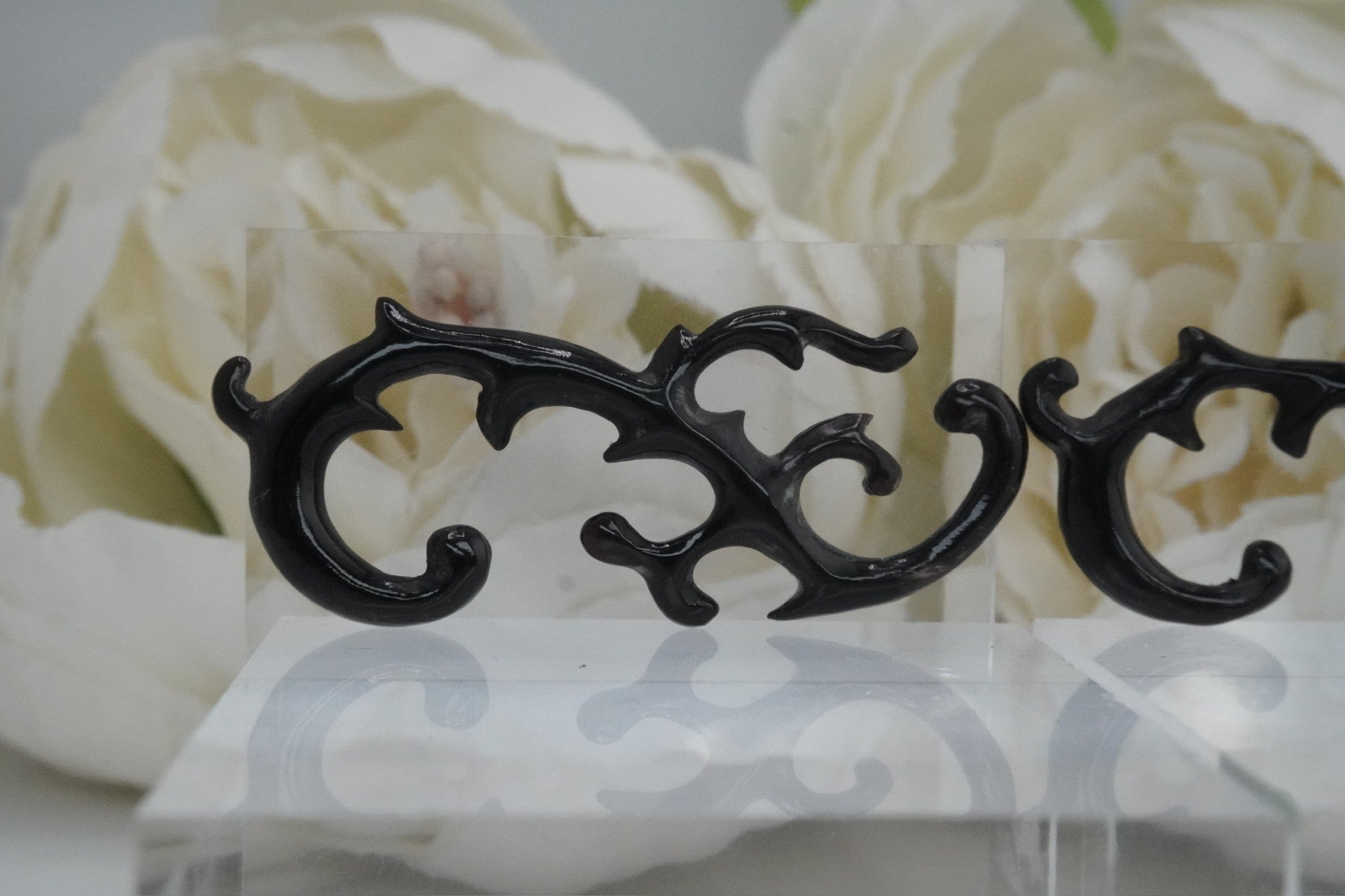 6g Black Thorn Wood Hangers