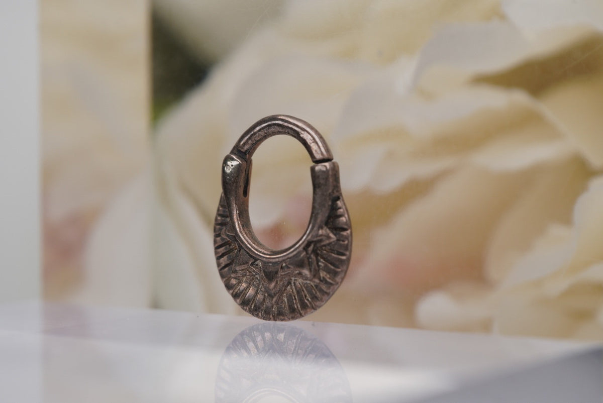 Photo of Tawapa "Deco Luxe" Clicker Silver Plated angled view