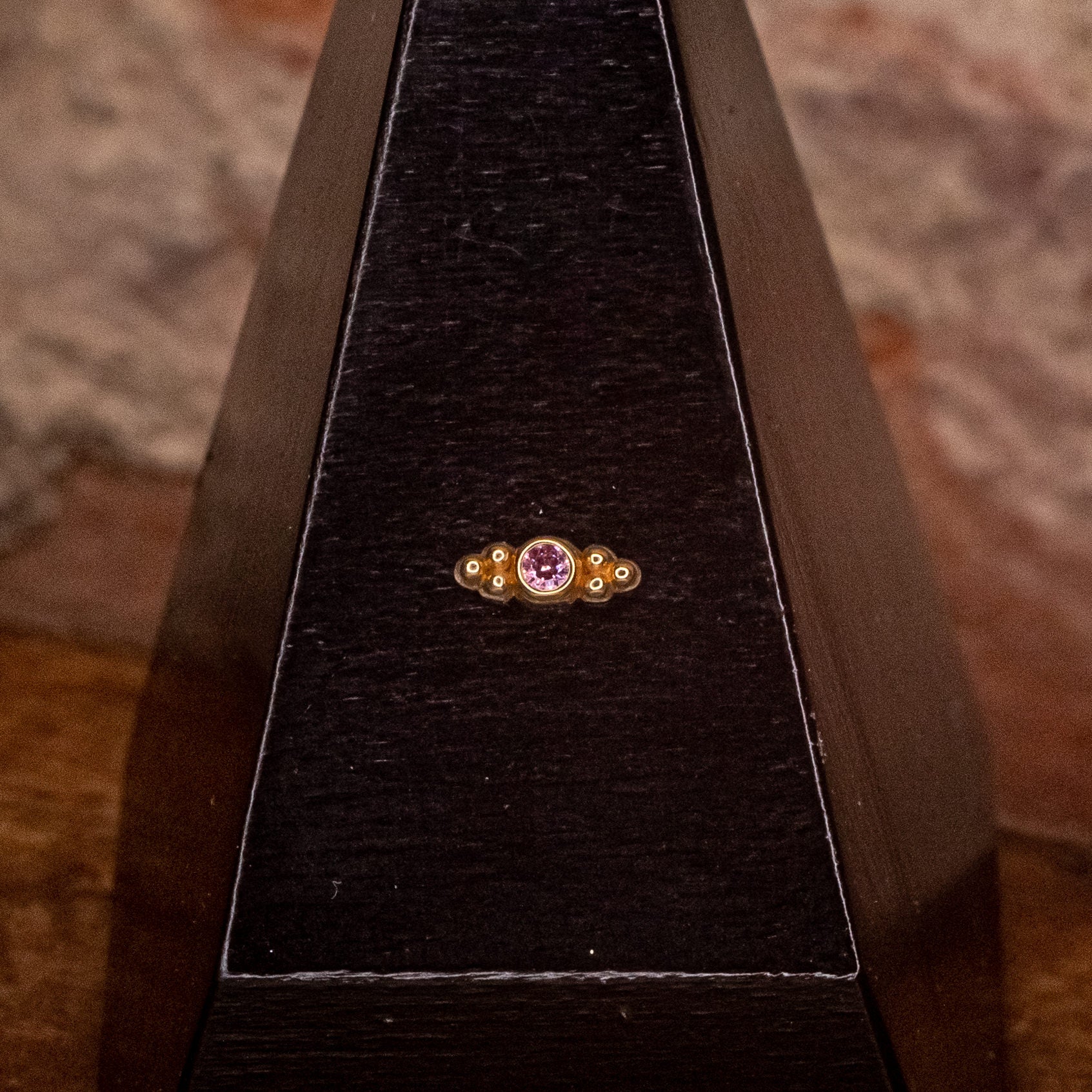 6-Bead Accent in Yellow Gold (Dark pink)
