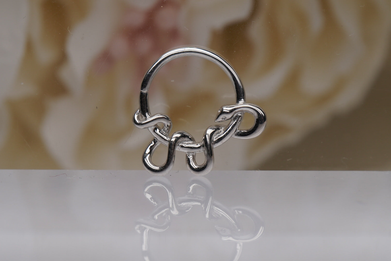 Kaa Seamless Ring