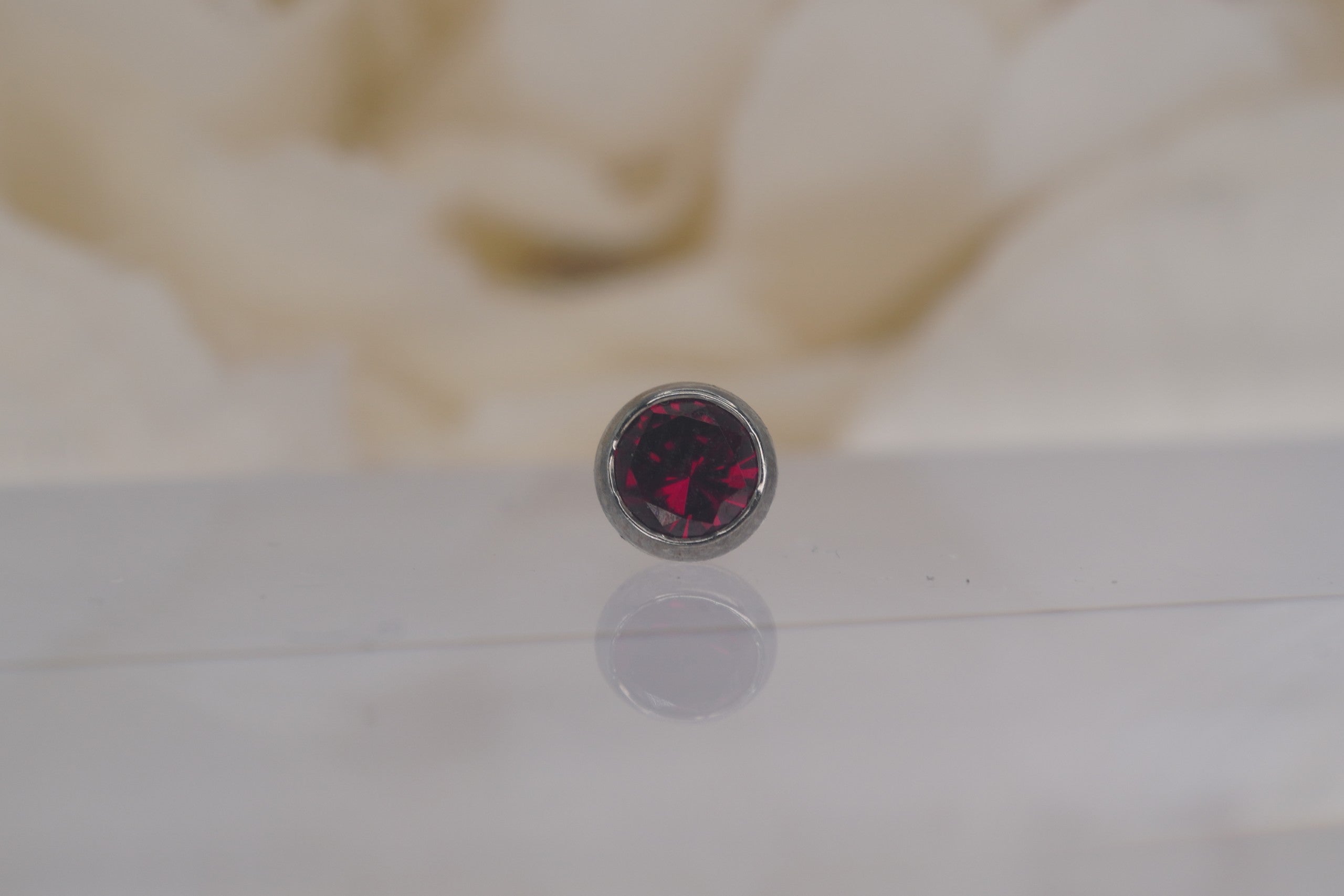 Round Bezel - Dark Red Crystal
