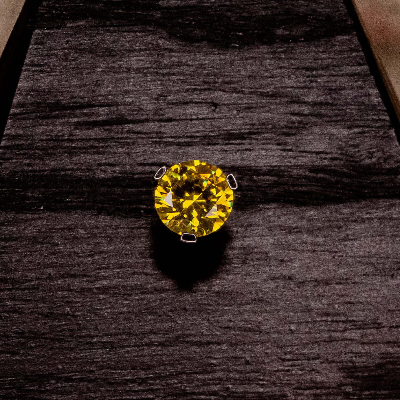Yellow Crystal Prong-12/14g