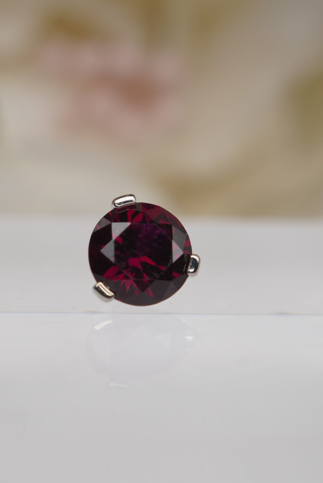 Dark Red Crystal Prong-16/18g