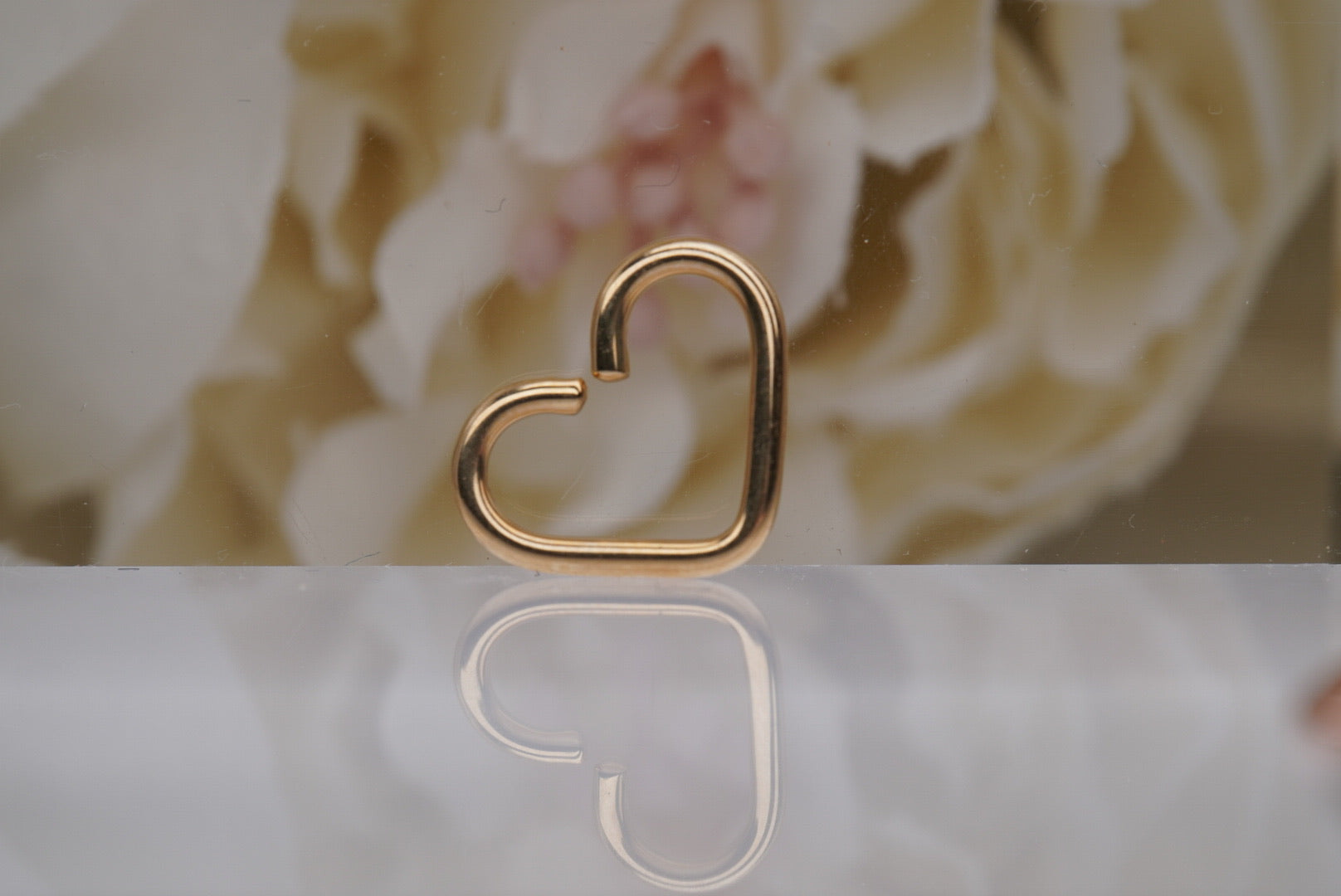 16g Heart Seamless Ring in Gold