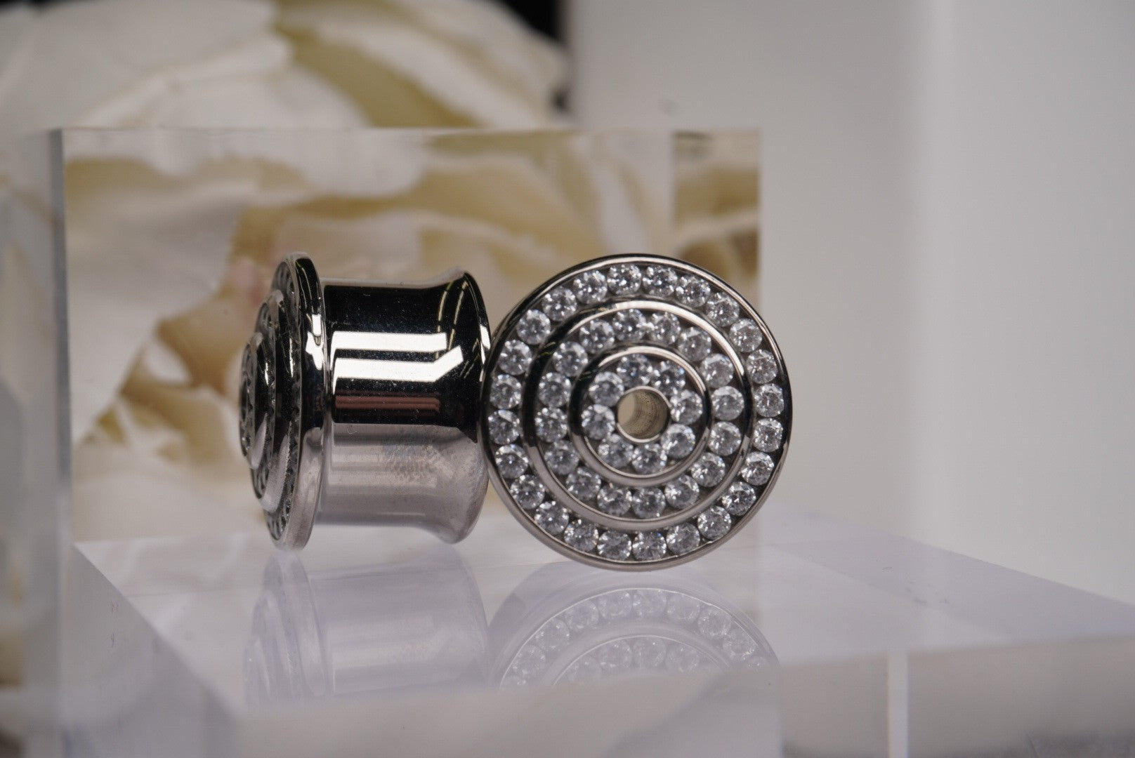 Gemmed Plugs in White-  5/8g