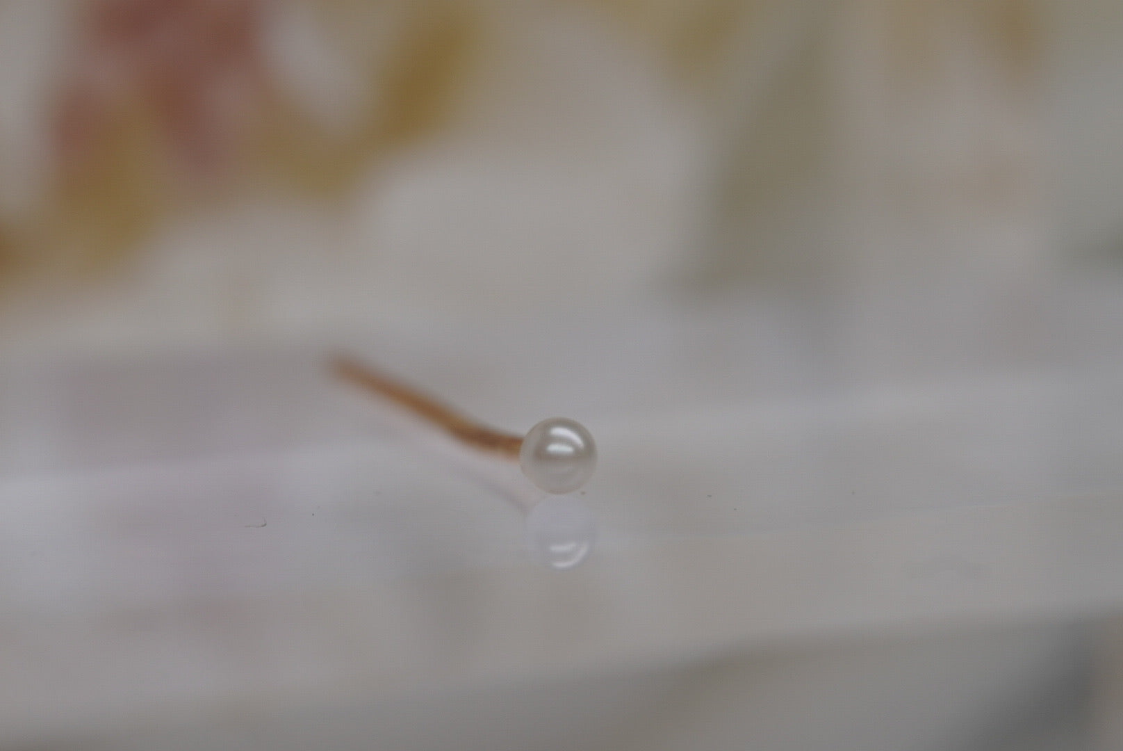 Pearl Nostril Screw in Yellow Gold