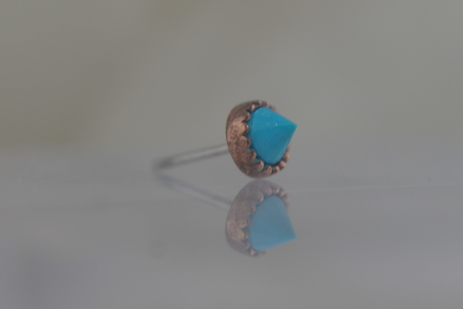 Round Accent Bezel Reverse Set in Turquoise