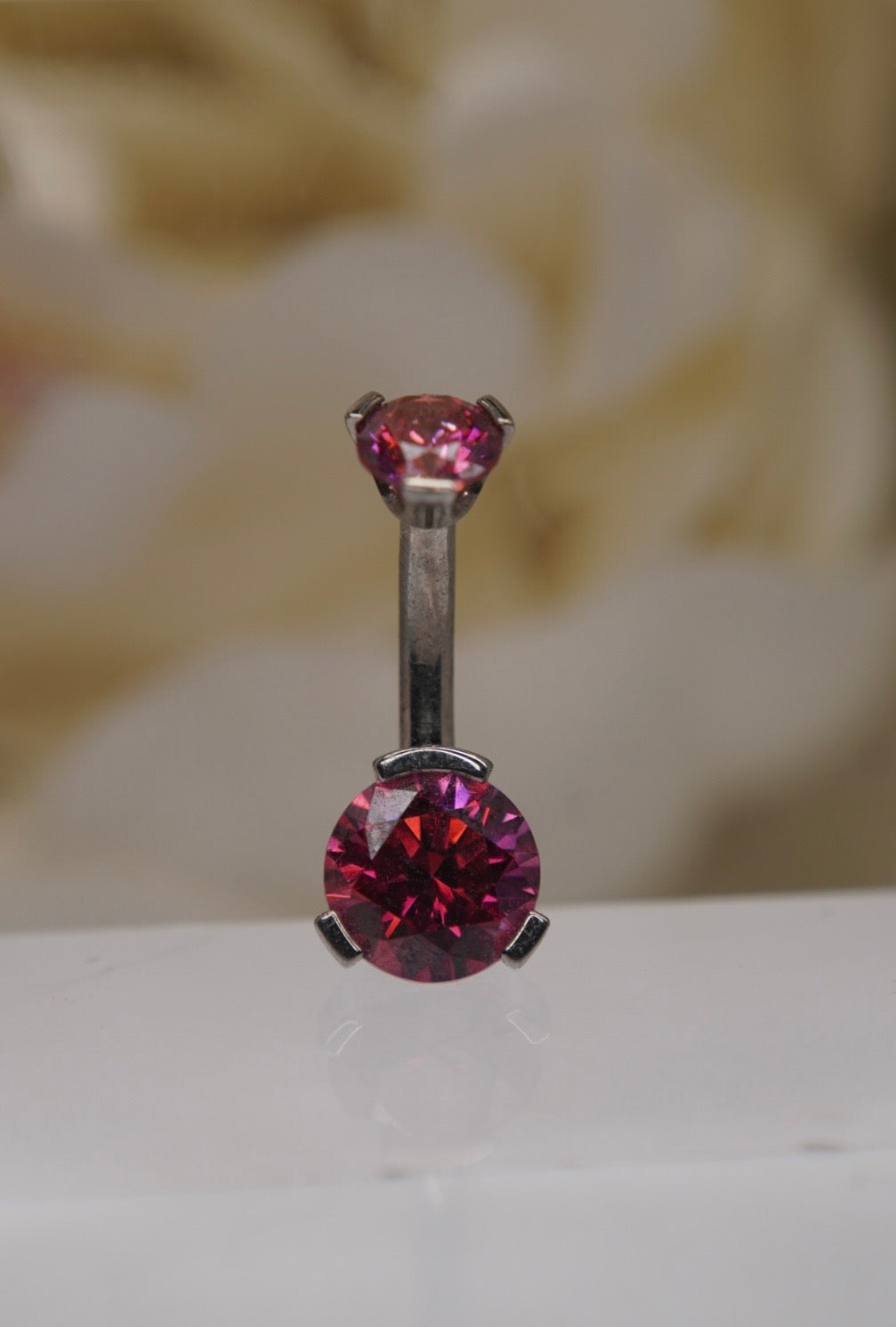 Red Crystal Navel in a Prong Setting  (4mm/6mm)