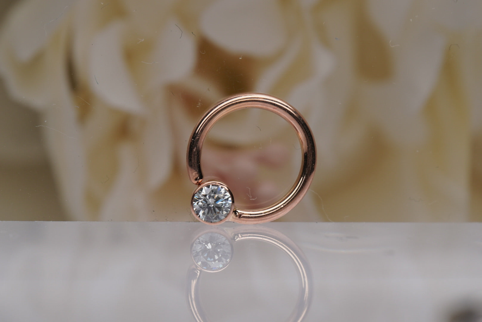 20g Forward Facing Deco Gem Ring in Gold