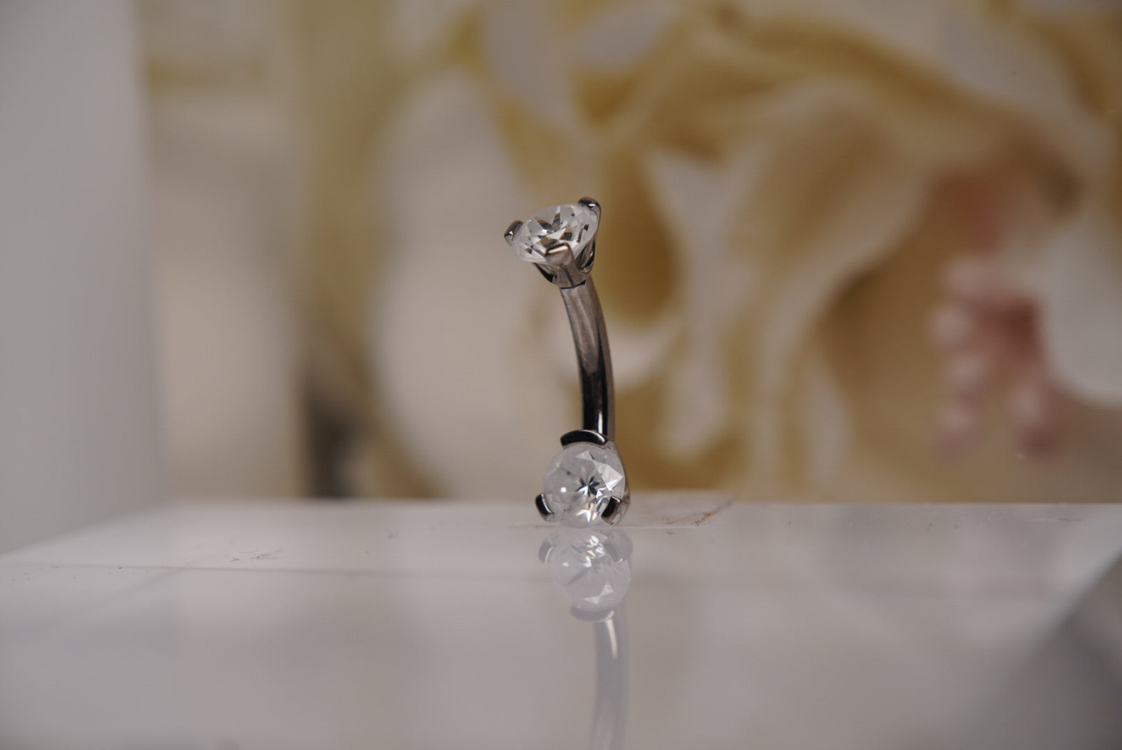 Geo Star Crystal Navel in a Prong Setting  (4mm/4mm)