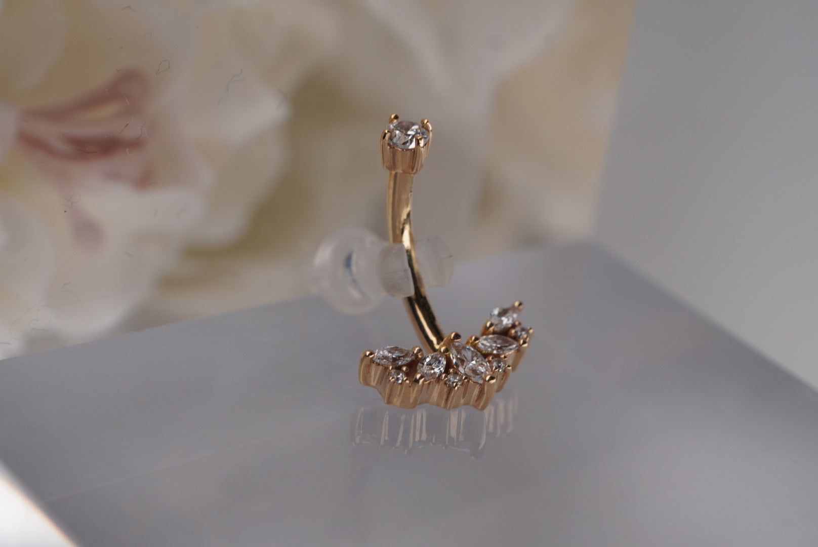 Pear Menagerie Navel in Yellow Gold