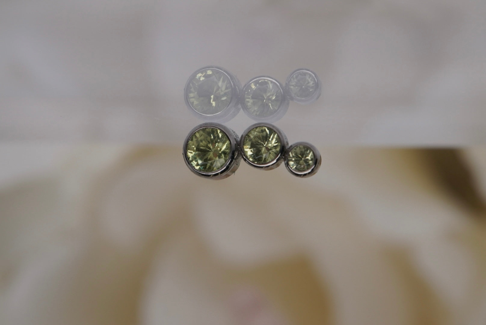 3-Gem Right Facing (Peridot)- 14g