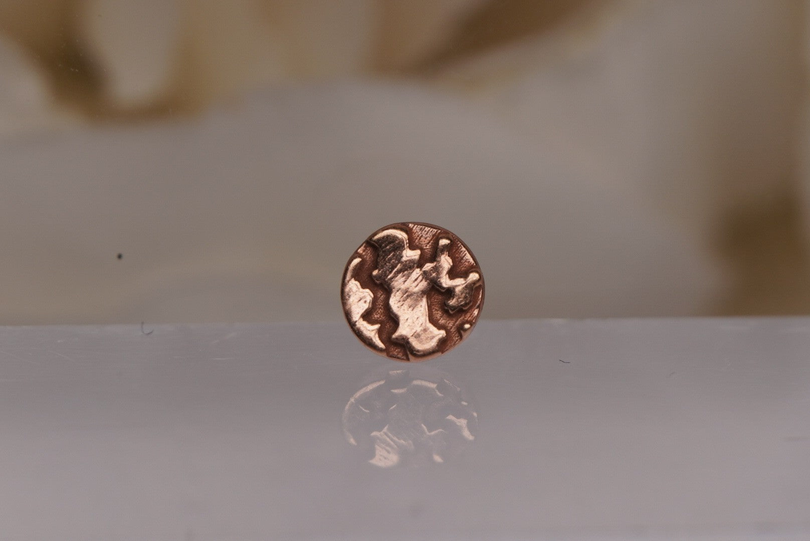Large Distortion Disc in White Gold