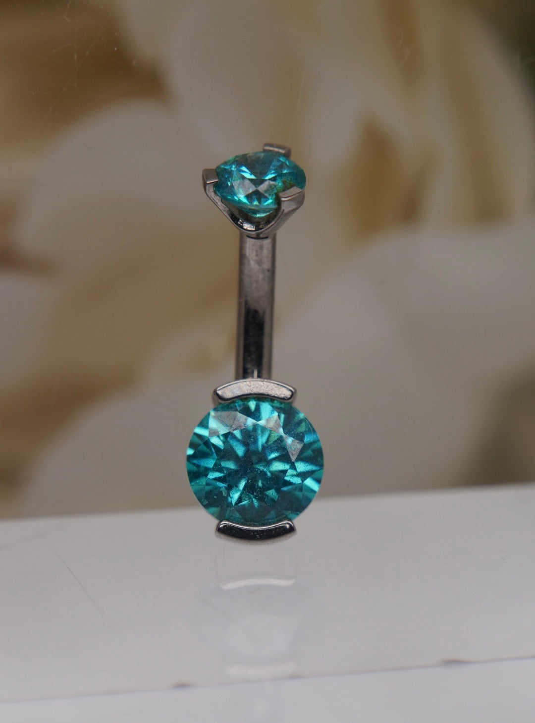 Mint Green Crystal Navel in a Prong Setting  (4mm/6mm)