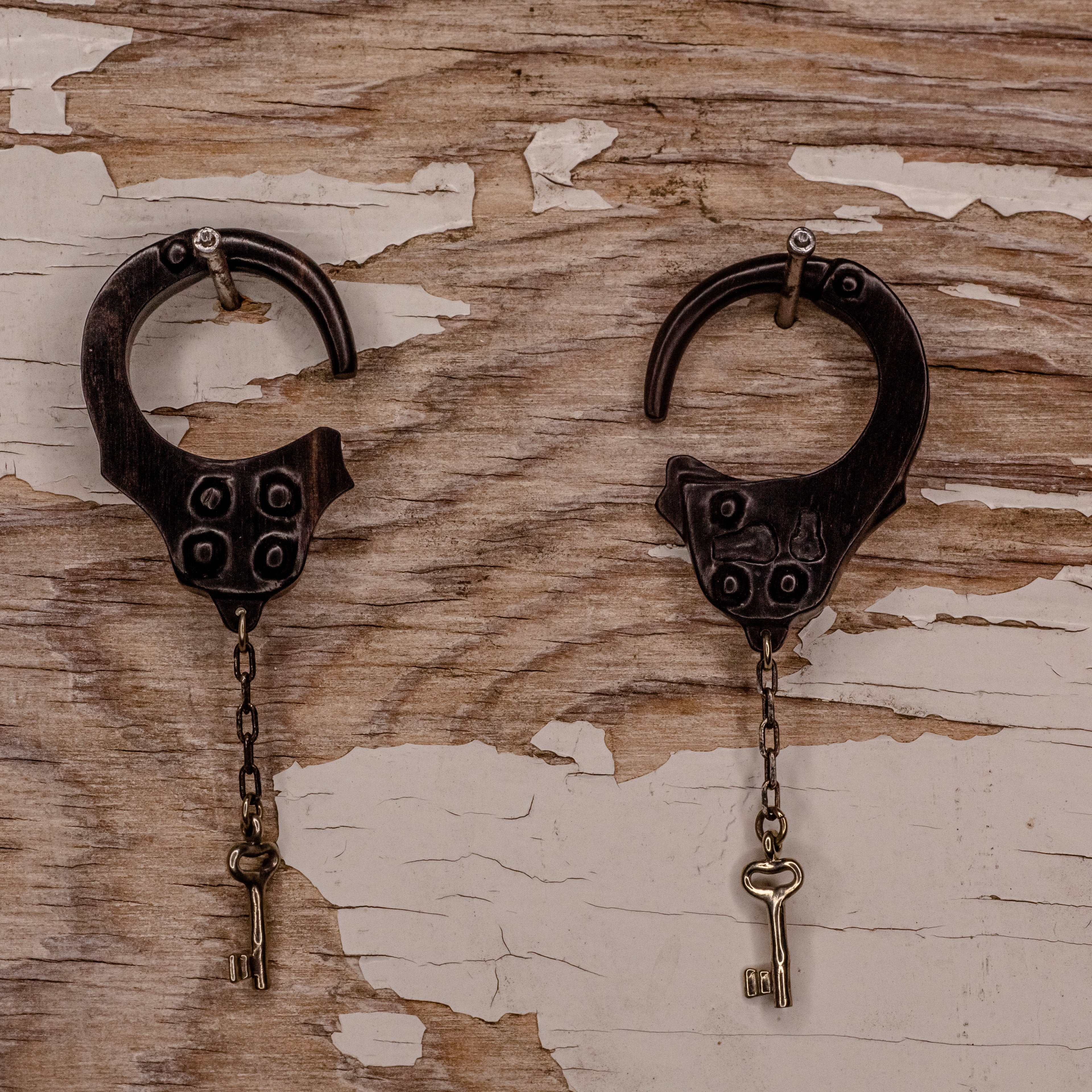 Hand Cuffs Ebony wood- 6g