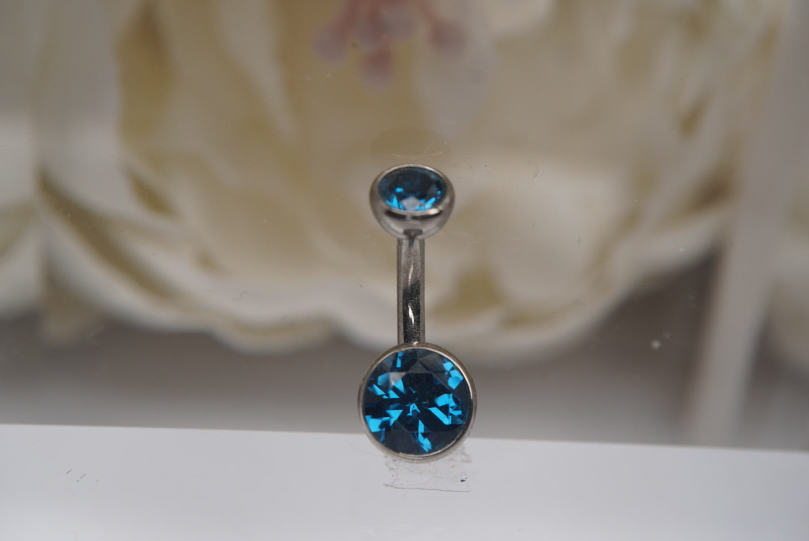 London Blue Crystal Navel in a Bezel Setting (4mm/6mm)