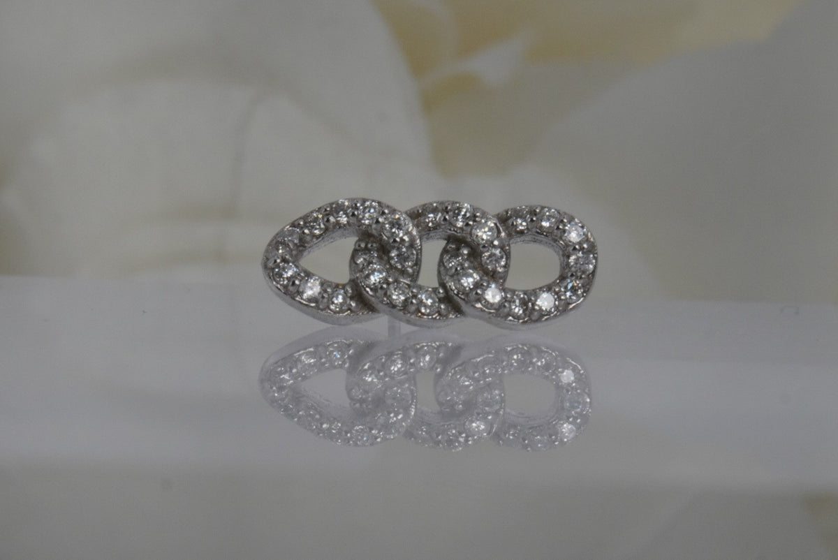 Front view of Buddha Jewelry’s “Chainlink” in 14k white gold, featuring interlocking links covered with pavé-set genuine diamonds.