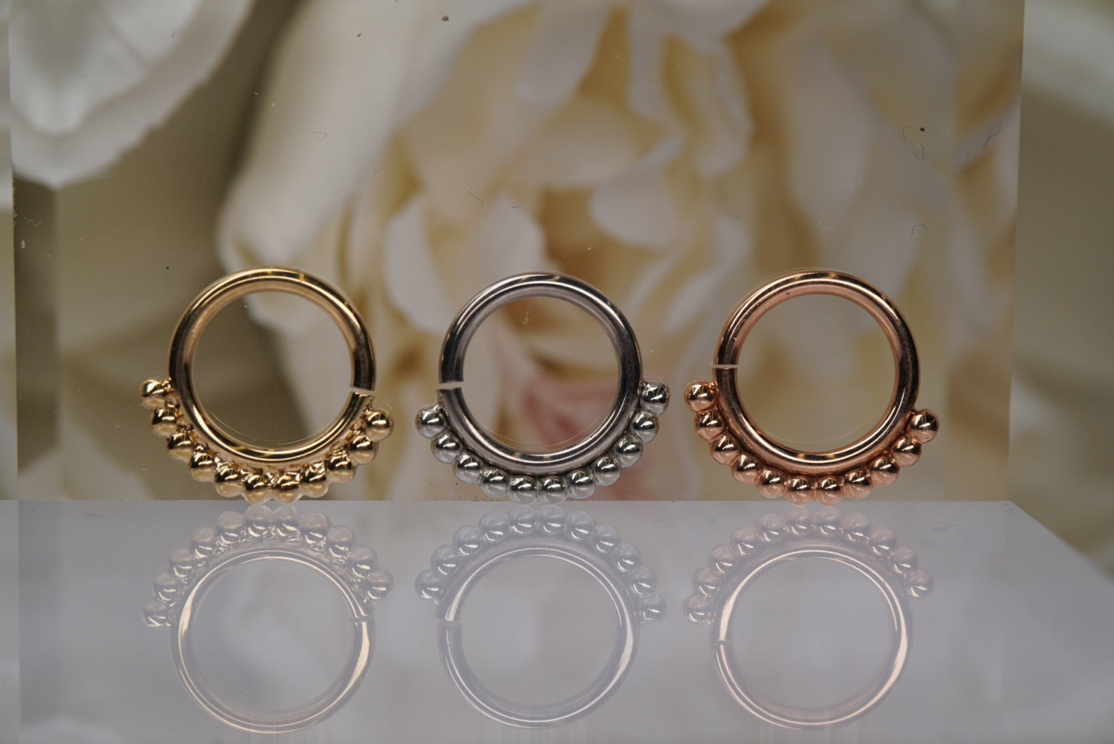 Vaughn Seamless Ring in Gold- 16g