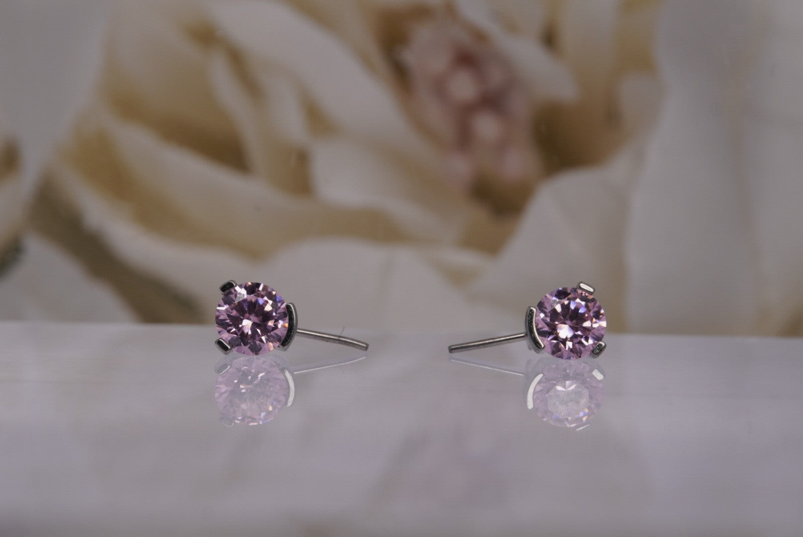 Side Facing Crystal Prong