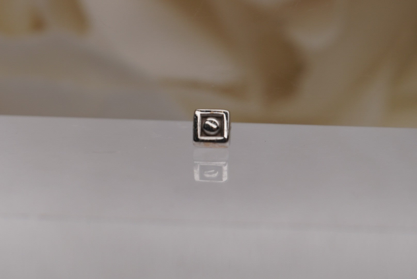 Square Dot in Gold