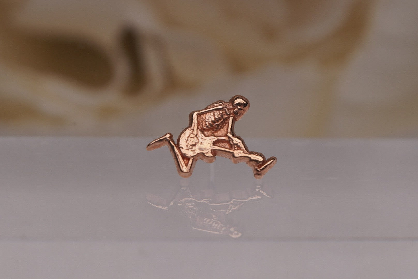 SkeleGuitar in Gold