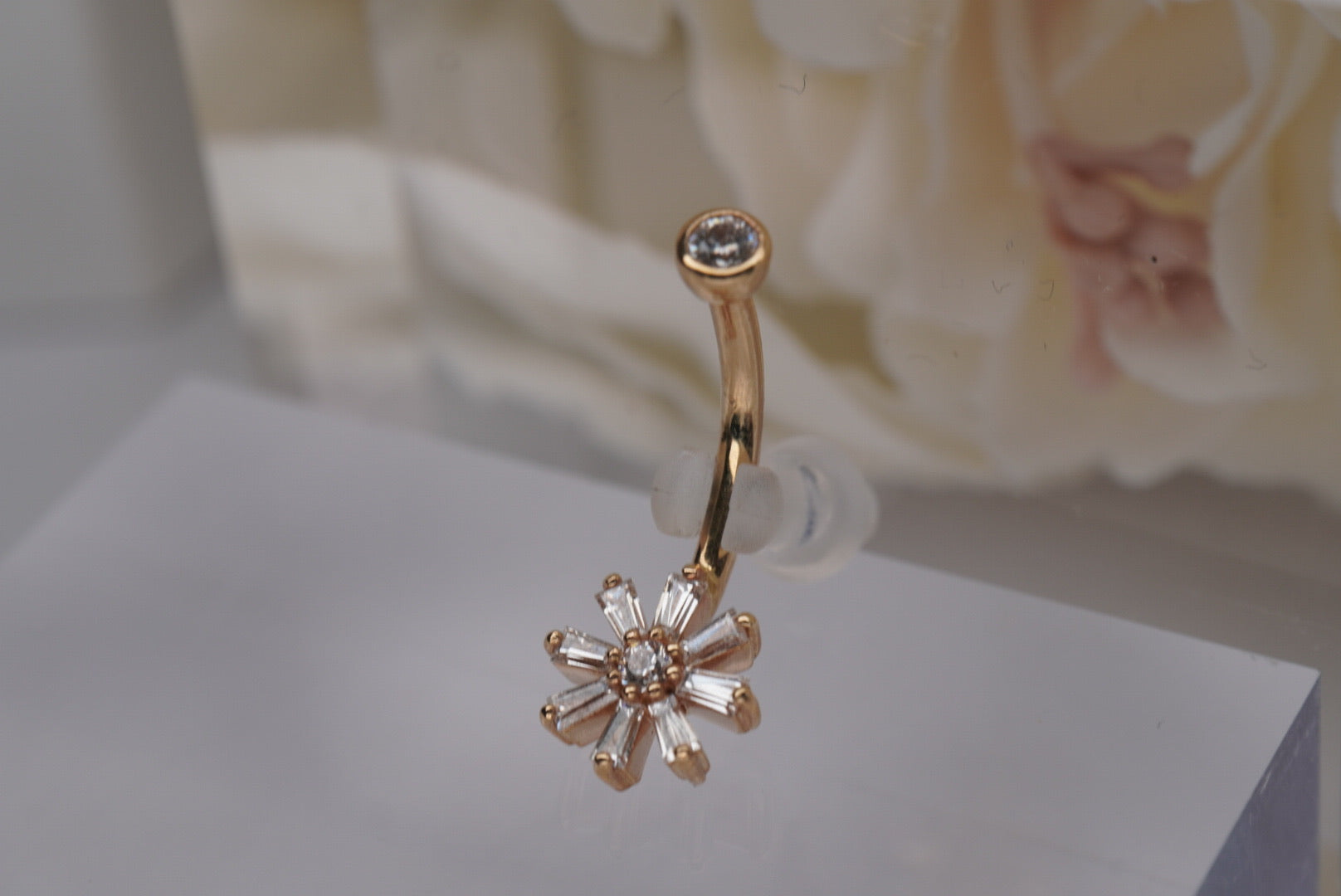 Deliah Navel in Yellow Gold