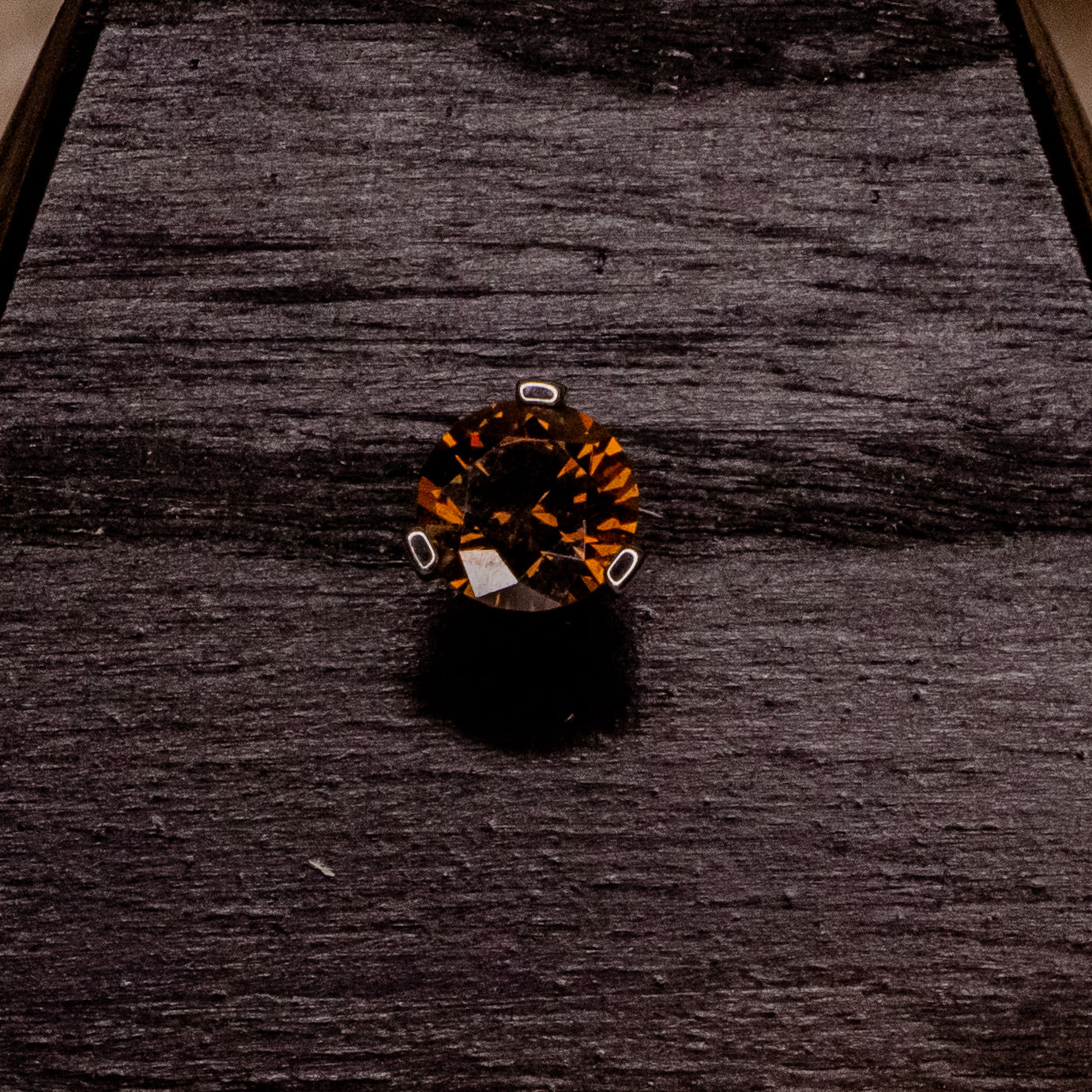 Brown Crystal Prong-12/14g
