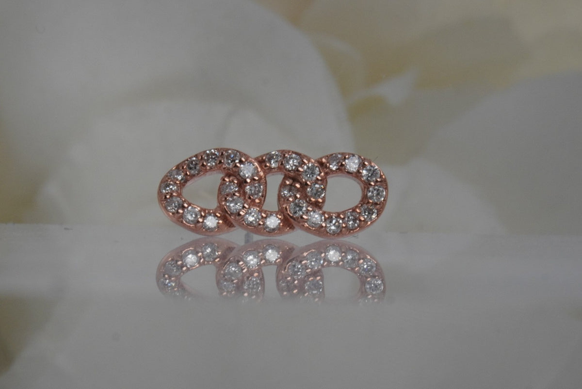 Front view of Buddha Jewelry’s “Chainlink” in 14k rose gold, featuring interlocking links covered with pavé-set genuine diamonds.