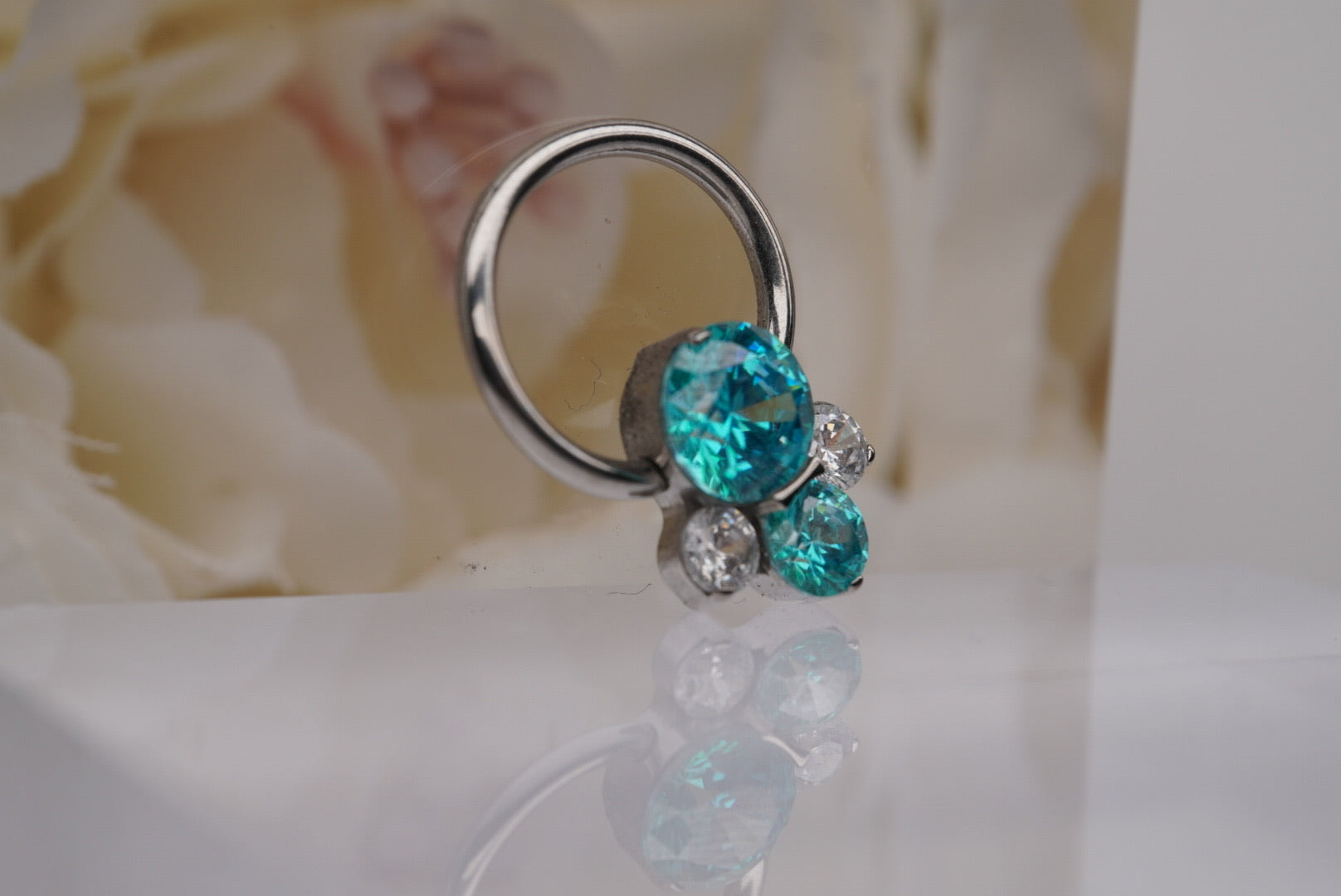 Caeli Captive Bead with Mint Green & White Crystals- Large