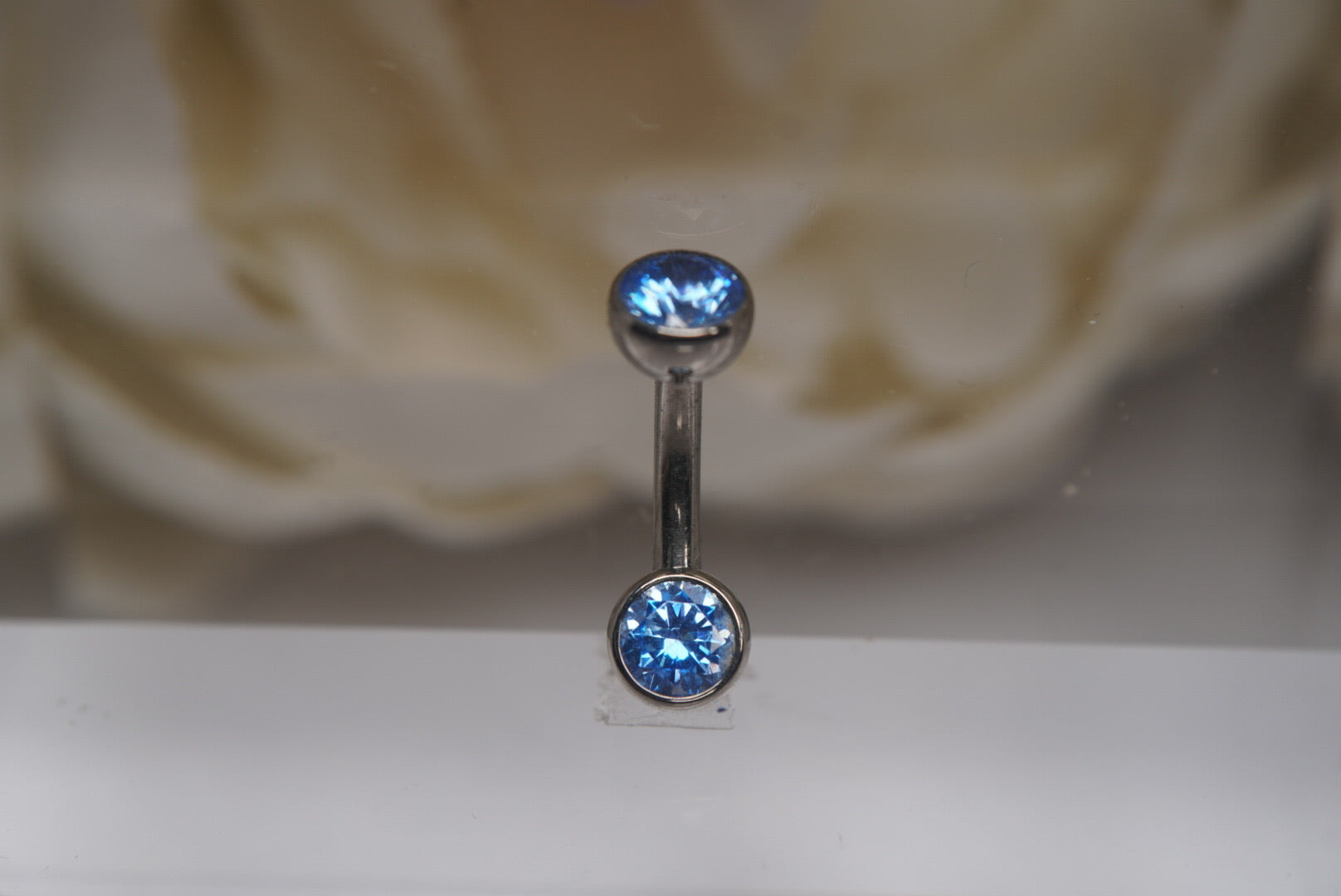Arctic Blue Crystal Navel in a Bezel Setting  (4mm/4mm)