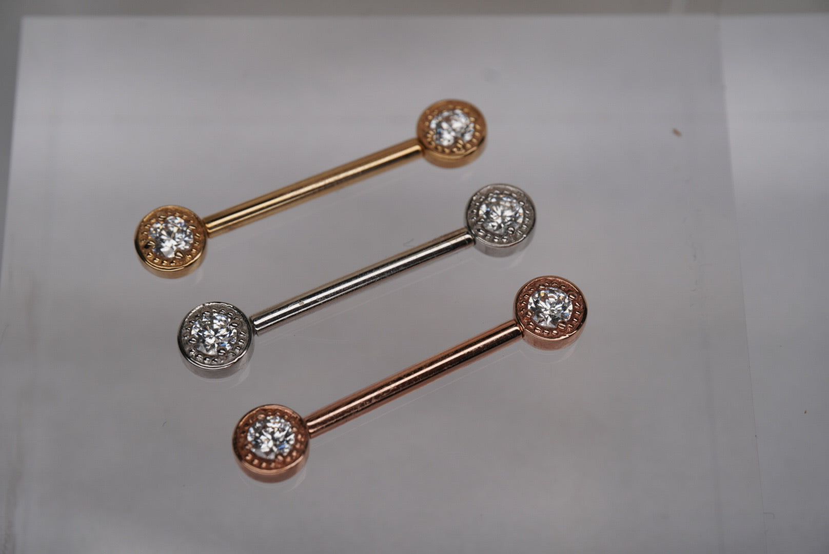 5mm Milgrain Side-Facing Prong in Gold with Crystals
